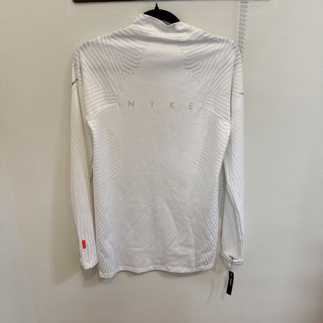 Nike Dri-FIT Long Sleeve Running Top (Category: Activewear) located in Manila. Submitted by shopsbyncs (Listing ID 1447061726, Image 3). Description: - Brand new Nike long-sleeved top - Tag still attached - Unisex.