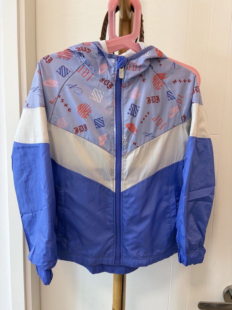 Nike kids jacket （分類：嬰兒及小童流行時尚）位於 Hong Kong。 由 Caudbb 提交（商品編號 1446944732，圖片 3）。簡介： 好少著閒置品。