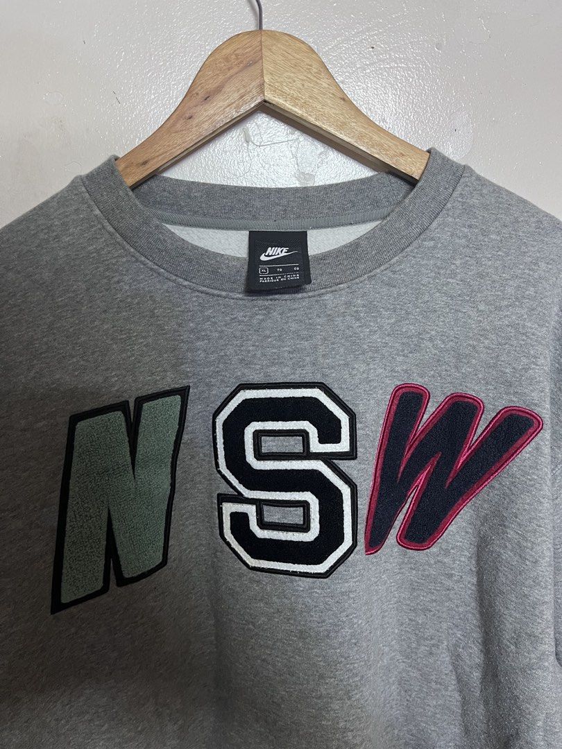 Nike NSW Crewneck (Category: Coats, Jackets and Outerwear) located in Bacolod City. Submitted by eman_03 (Listing ID 1447031245, Image 2). Description: 📍Nike NSW Crewneck Size XL on tag 24W x 29L Excellent Condition No issue -Bacolod City, Negros Occidental 📥DM.
