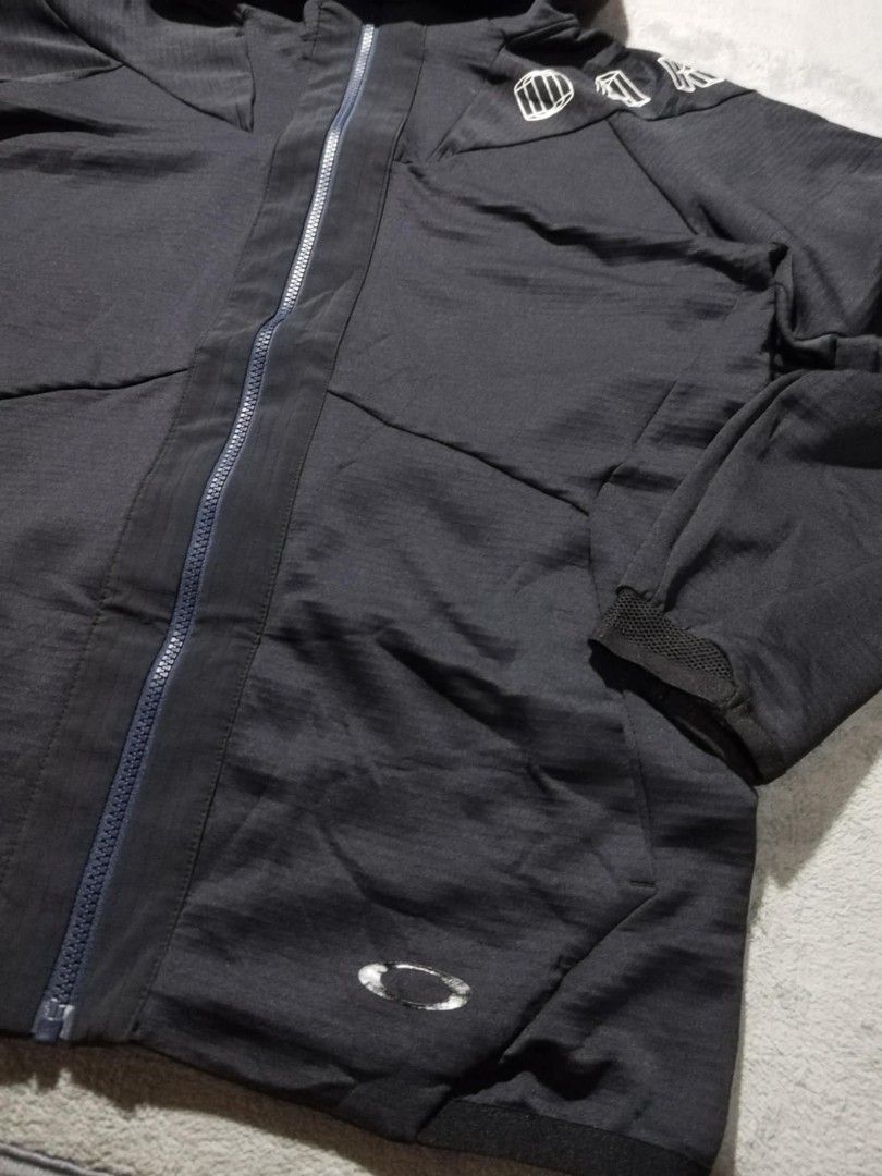 Oakley Black Full Zip Hoodie Jacket (Category: Coats, Jackets and Outerwear) located in Tacloban City. Submitted by elleriaebi57895 (Listing ID 1447072128, Image 3). Description: - Black Oakley hoodie jacket - Full zip front with hood - Oakley logo on chest and sleeve - Two front pockets - Made with performance fabric - Ideal for workouts or casual wear.