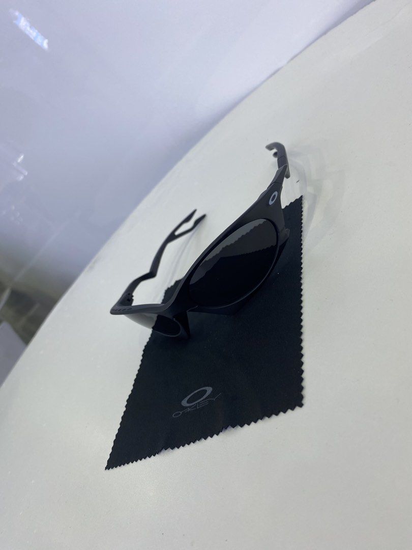 Oakley plantaris triple black (Category: Luxury Accessories) located in Manila. Submitted by ercmrsmam (Listing ID 1447060378, Image 2). Description: Oakley plantaris Triple black With free leather pouch Color may vary due to lighting Dm if interested 📩 will be posted on my carousell acc⬇️ Check out ercmrsmam listings on #Carousell: https://carousell.app.link/mu0SnqUHP3b 📍baclaran paranaque metro manila 🛵jnt/lalamove courier 💵 mop: gcash.
