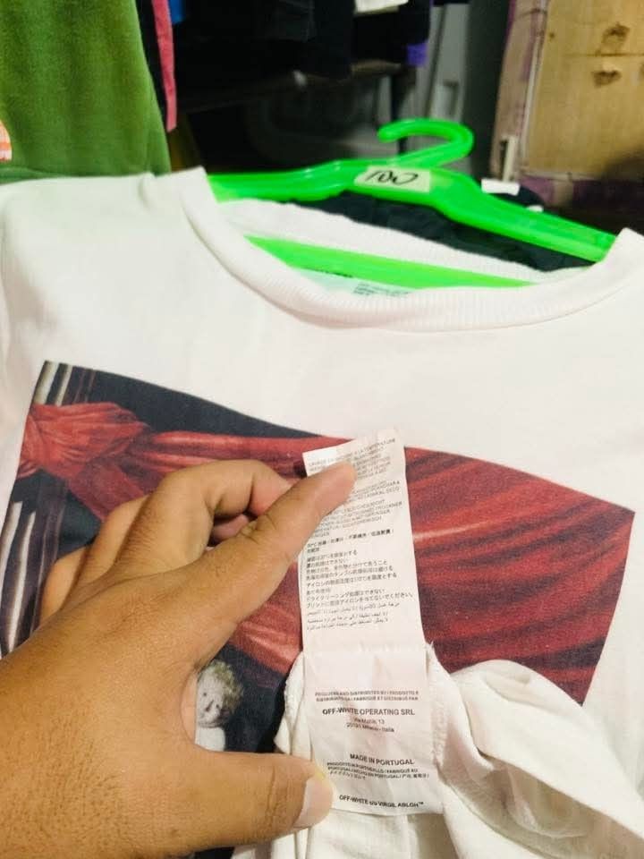 由 rosejean29 (刊登 ID 1447022661，圖片 3) 提交，位於 台中市 (Taichung) 的 Offwhite (類別：T恤、Polo衫)，說明：m/l Disclaimer: I can't guarantee that this item is 100% authentic. Please buy only if you're comfortable with that. Kindly manage your expectations. Thank you! 😊。