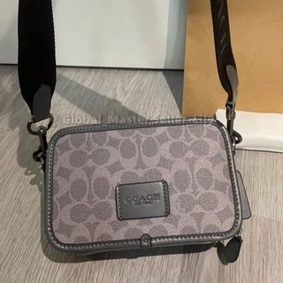 (Category: ) located in . Submitted by fashion.luxe (Listing ID 1447078774, Image 1). Description: .