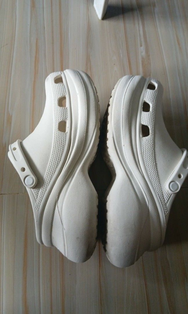 Original Crocs Classic White Platform Clogs (Category: Slippers and slides) located in Makati City. Submitted by f_xia (Listing ID 1446930072, Image 2). Description: Authentic Crocs Classic Platform Clogs Needs cleaning RFS: Not used, nakatambak lang.
