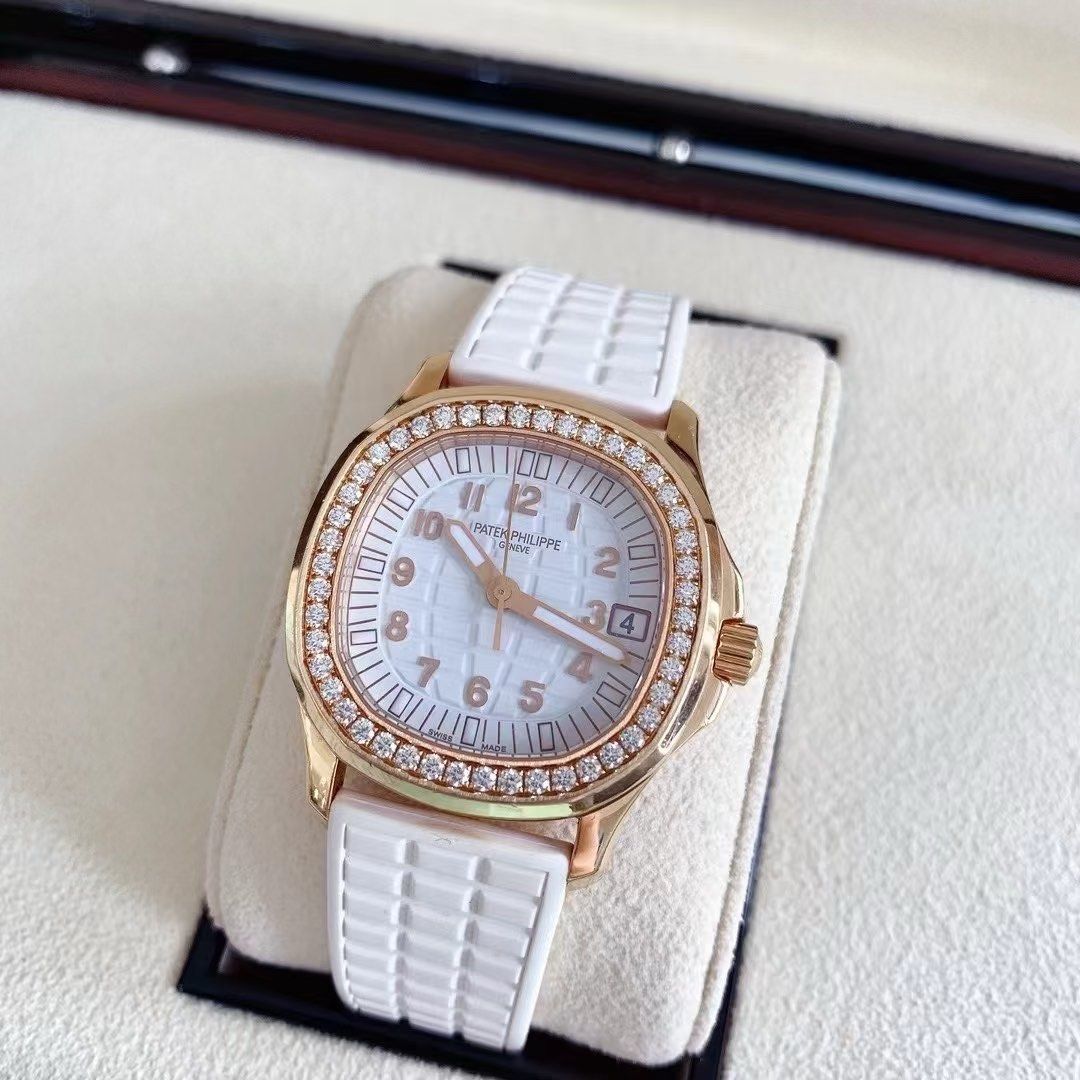 Patek Philippe 5068R-010 (Category: Watches) located in Singapore. Submitted by hermesloversg (Listing ID 1446984358, Image 1). Description: Preloved Patek Philippe 5068R-010 Rose gold snow white piece 9.5/10 New(original condition) The item shows minor signs of wear, such as small, intangible scratches. Full set with 2019 certificate .