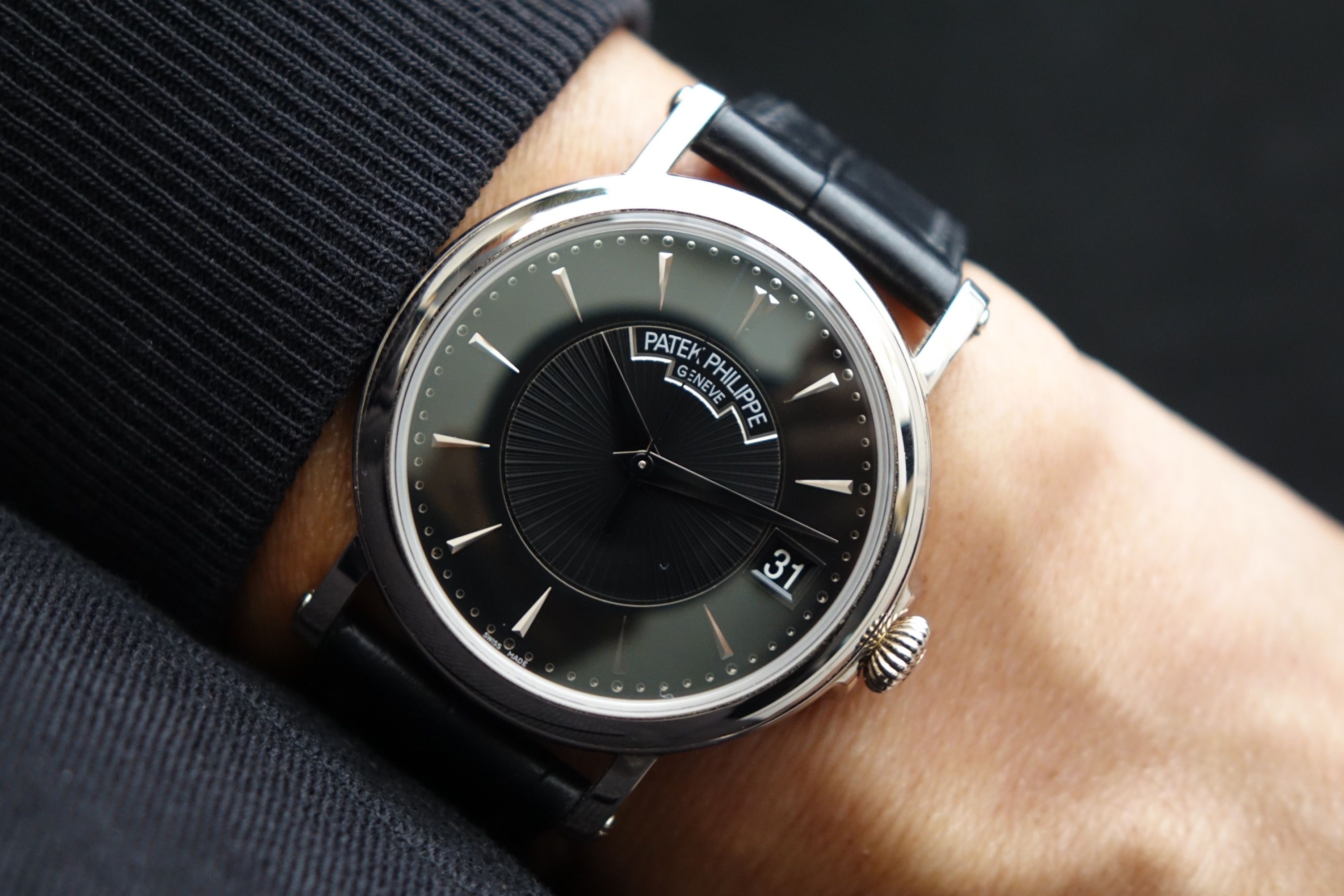Patek Philippe Calatrava 5153G-001 fullset (Category: Watches) located in Singapore. Submitted by wristime (Listing ID 1447068213, Image 2). Description: Join our tele-gram channel for the latest updates! https://bit.ly/4rwZ2Mp The Patek Philippe Calatrava is one of the most distinguished modern dress watches, defined by its charming officer caseback that pays tribute to the brand's earliest pocket watch conversions. This stunning white gold conf