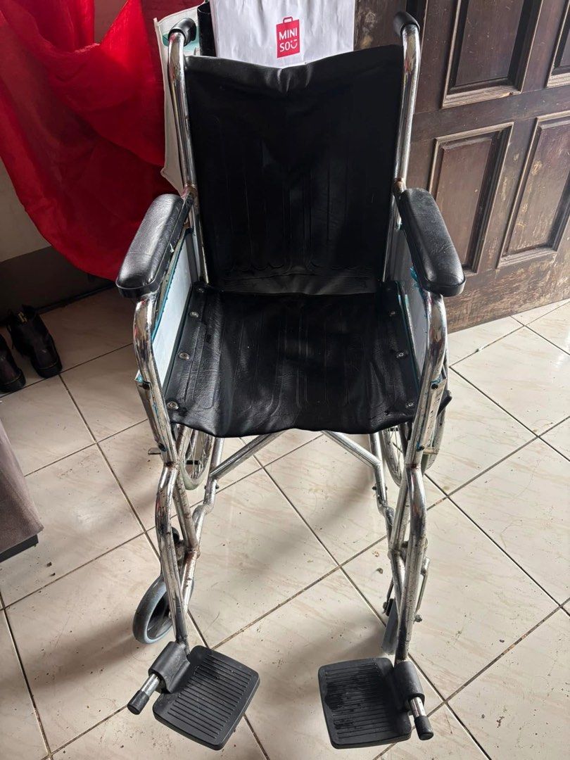 Pediatric wheelchair standard size Pambata (Category: Medical Supplies & Tools) located in Taytay. Submitted by michidc (Listing ID 1447103571, Image 2). Description: Pedia wheelchair pambata Kasya din po sa teens with small body frame Pickup Taytay Rizal Needs cleaning nastuck lang po sa bodega. .