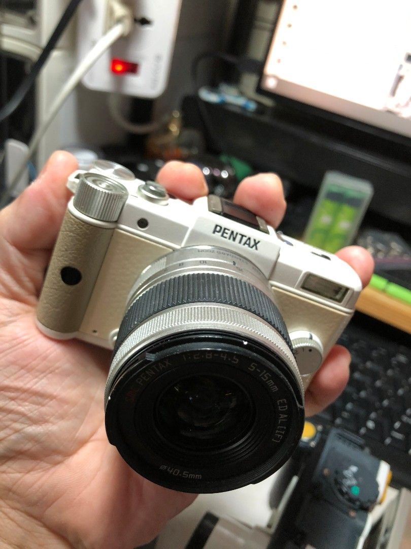 Pentax Q Mirrorless Digital Camera with lens (Category: Cameras) located in Mandaluyong City. Submitted by kuya.marks.retro.gadgets (Listing ID 1447012010, Image 2). Description: - Pentax Q digital camera - White body with silver accents - Comes with kitlens - Clear back screen and top controls - Battery compartment located on the bottom ISSUE: LCD blackout needs replacement It was still usable even with the issue until i sold the battery and mem