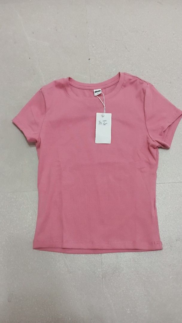 Pink Basic T-shirt Round Neck Tee (Category: Shirts) located in Paranaque City. Submitted by rickie__ (Listing ID 1446958962, Image 1). Description: - Great for everyday wear!! - RFS: Color doesn't me ;-; - W: 12.5" L: 18.5" MOP: GCash MOD: J&T/Lalamove or Moveit (if urgent).