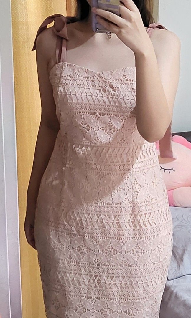 Pink Dress Mermaid Katbol Eyelet (Kategori: Gaun & Rok) berada di Jakarta Barat. Dikirim oleh acel288 (ID iklan 1446980754, Gambar 1). Deskripsi: Brand import china LD 84 Pinggul 80 Bagus banget bahannya belum pernah dipake.