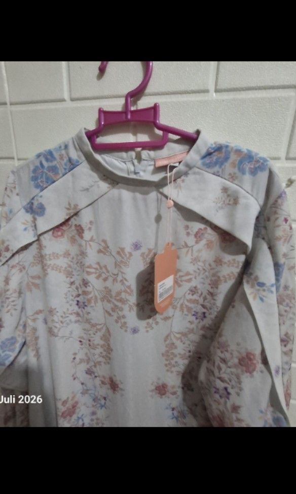 Pl dress Ria Miranda (Kategori: Gaun) berada di Jakarta Pusat. Dikirim oleh uma_me (ID iklan 1447066515, Gambar 3). Deskripsi: Pl dress Ria Miranda size L kondisi like new sekali pakai.
