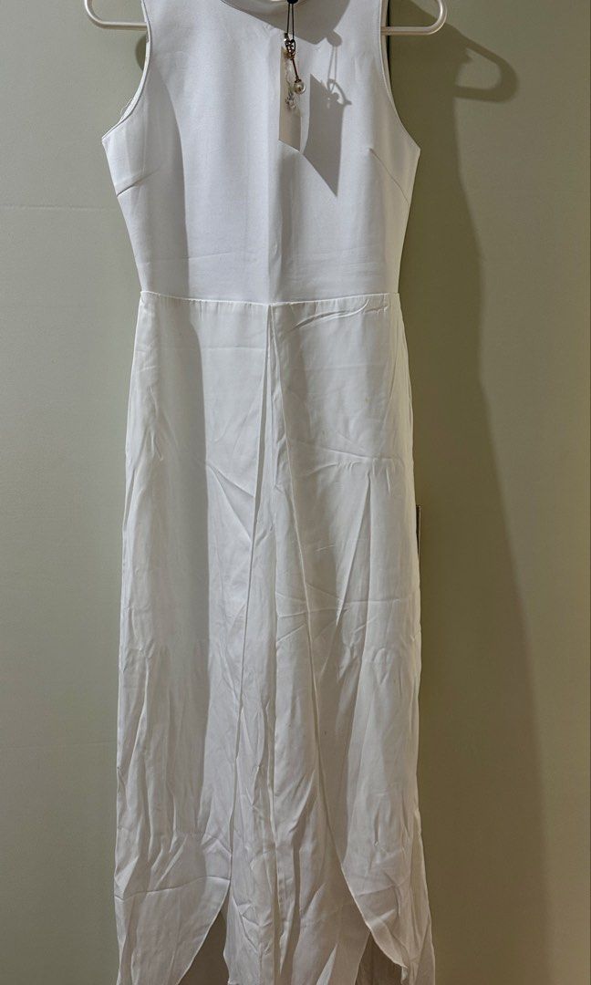 Plains & Prints Pamana Jumpsuit (white) (Category: Jumpsuits) located in Manila. Submitted by kptryl (Listing ID 1447015570, Image 1). Description: Has minor stains but I believe the stains can be removed by washing. Tag is still attached..
