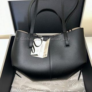 (Category: ) located in . Submitted by fashion.luxe (Listing ID 1446987930, Image 1). Description: .