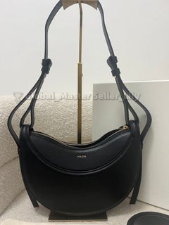 (Category: ) located in . Submitted by fashion.luxe (Listing ID 1446988249, Image 1). Description: .