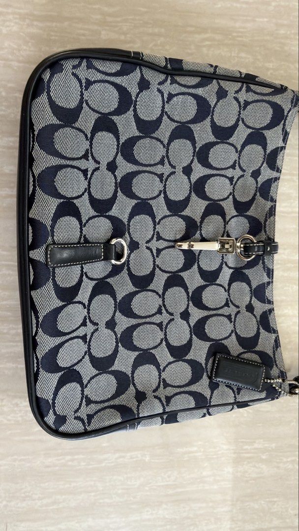Preloved authentic coach shoulder bag (Category: Shoulder Bags) located in San Pedro. Submitted by rfvpm (Listing ID 1446917560, Image 3). Description: Preloved authentic coach shoulder bag. Signs of use only in the strap. Clean interior. No inclusions. P3500 plus shipping via jnt. .