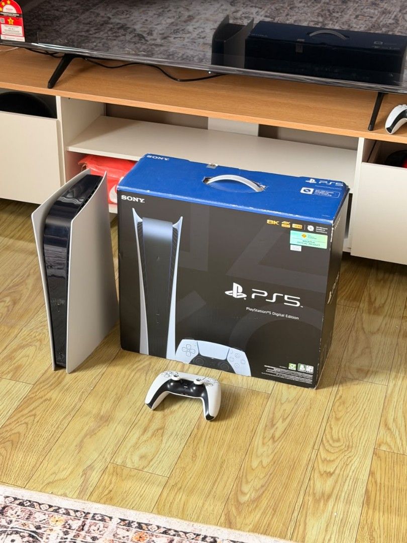 Ps5 fat digital 825GB (Category: PlayStation) located in Kuantan. Submitted by itcitygadjet (Listing ID 1446956578, Image 3). Description: Ps5 Fat digital 825gb dalam dah ada game macam dalam gambar Semua function dengan baik.