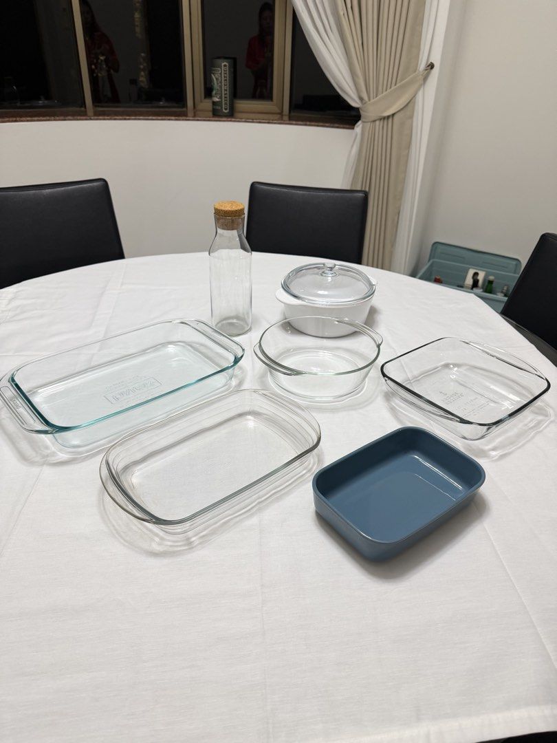 Pyrex Glass Bakeware Set with Bottle and Casserole Dish497894584705372161