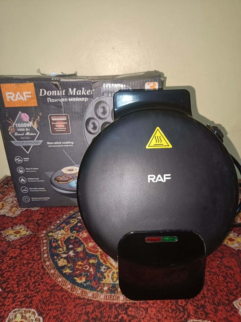 RAF Donut Maker (Category: Cookware & Accessories) located in Quezon City. Submitted by fibsy (Listing ID 1446951998, Image 2). Description: - Makes 7 donuts at a time. Bigger size compared sa other brands! - Non-stick coating for easy cleaning - 1000W power - Comes with original box - Perfect for home baking at mabilis lang makaluto! 3x lang nagamit.