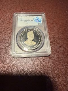 (Category: ) located in . Submitted by worldbanknotes (Listing ID 1446939288, Image 1). Description: .