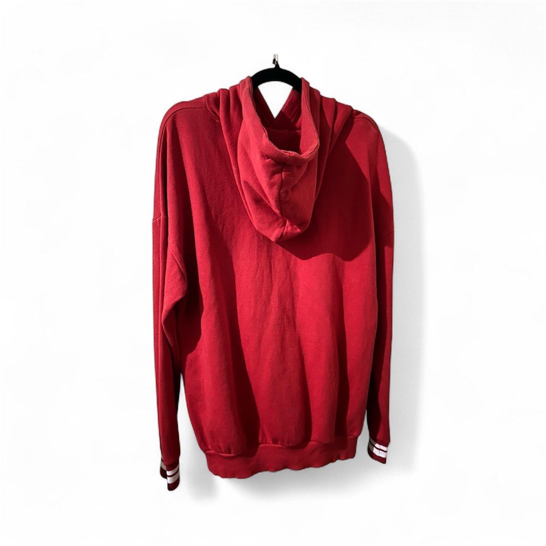 Rare Bershka x Atari Red Hoodie (Category: Hoodies) located in Pasig City. Submitted by johnlovesgaming (Listing ID 1447089047, Image 2). Description: - Bershka Atari Hoodie - Color: Red - Classic Atari logo on front - Ribbed cuffs with white stripes - Size: S American size Fits S to M - Made in Turkey.