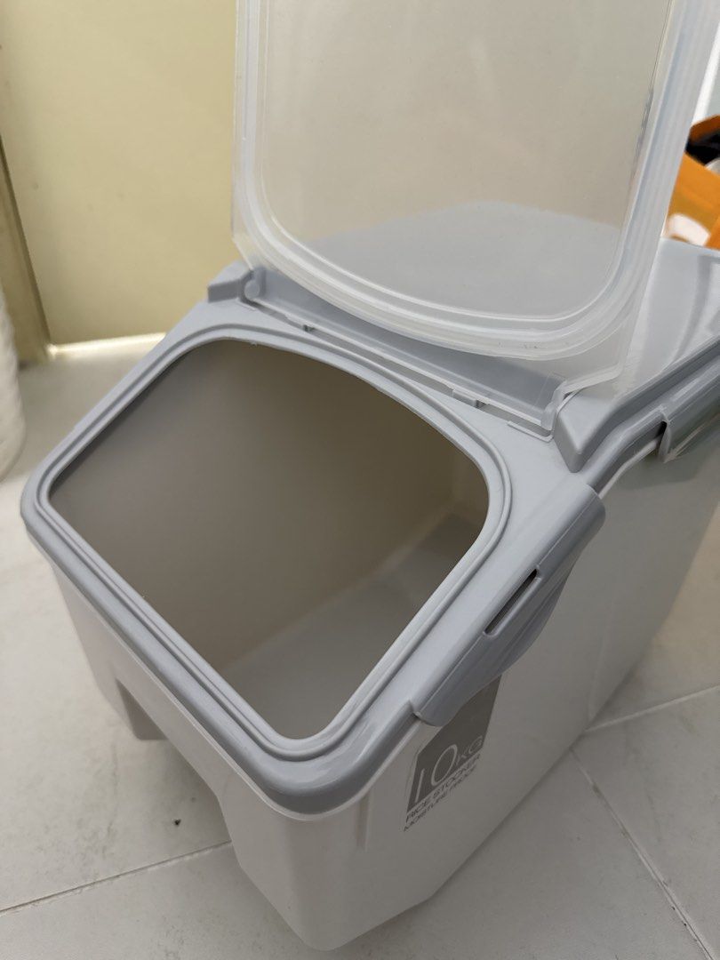 Rice Stocker (Category: Other Kitchenware & Tableware) located in Kuala Lumpur. Submitted by sharon.0000 (Listing ID 1446965985, Image 2). Description: .