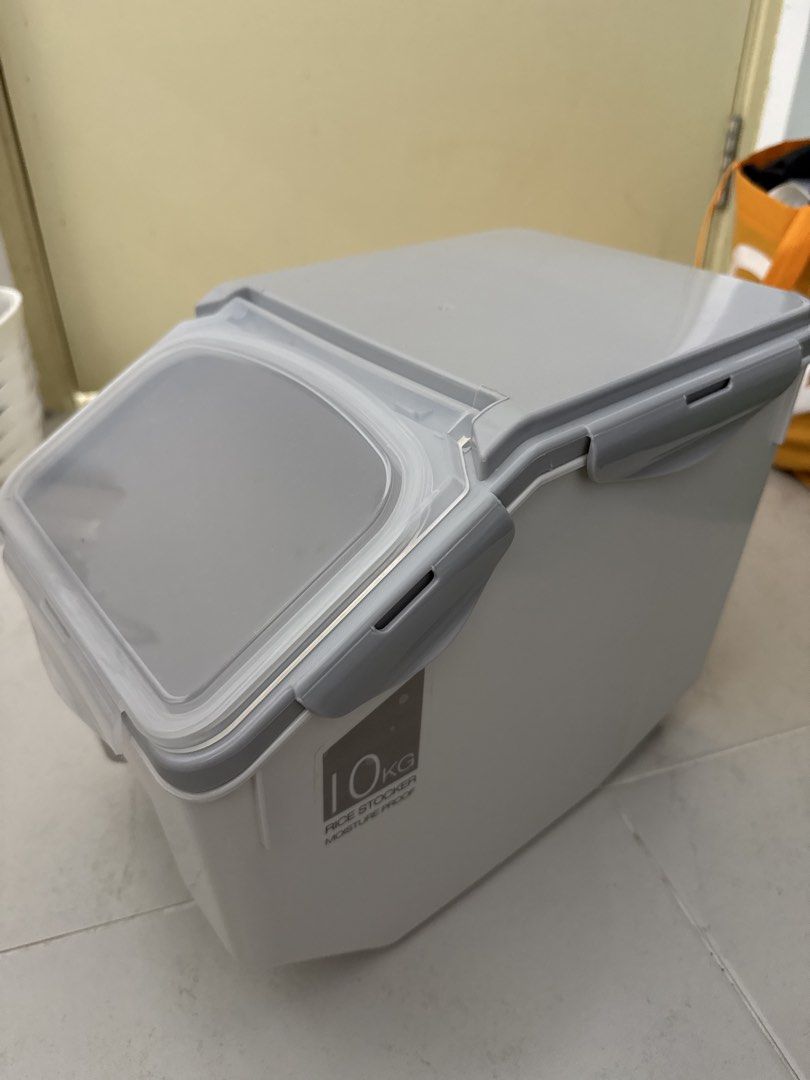 Rice Stocker (Category: Other Kitchenware & Tableware) located in Kuala Lumpur. Submitted by sharon.0000 (Listing ID 1446965985, Image 1). Description: .