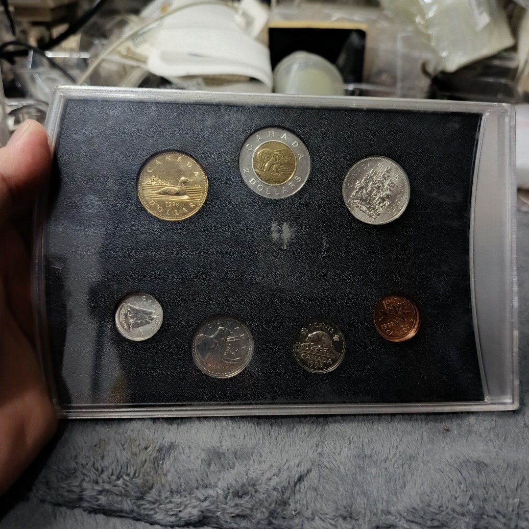 Royal Canadian Mint Specimen Set (Category: Currency) located in Quezon City. Submitted by Coiners (Listing ID 1447077925, Image 2). Description: - Authentic Royal Canadian Mint specimen set - Features Canadian coins from 1993 - Comes in its original protective case - All coins clearly visible in photos - Ideal addition for any coin collector.
