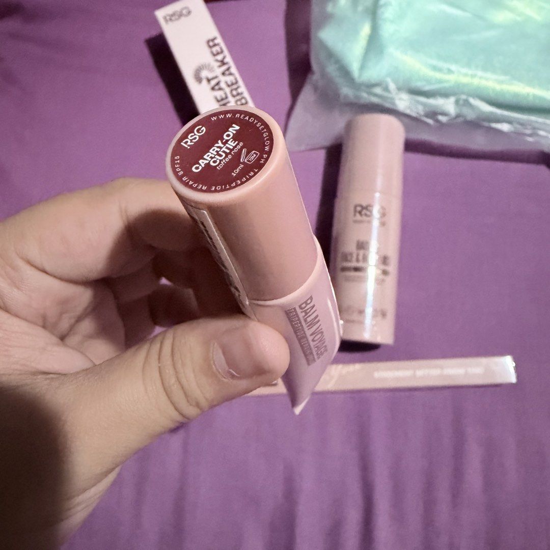 RSG Ready Set Glow Beauty Gift Set (Category: Face Care) located in Manila. Submitted by n_a_c (Listing ID 1446949814, Image 2). Description: - Complete RSG Ready-Set-Glow beauty set - Includes Badass Face & Body Mist - Heat Breaker Matte Serum Sunscreen SPF 50 - Statement Better Brow Duo - Comes with a cute iridescent makeup pouch - All items are authentic RSG products - Ideal for your skincare and makeup needs.
