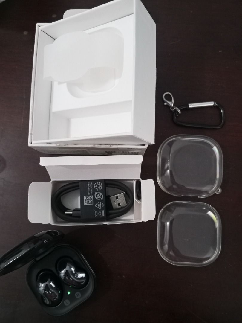 SAMSUNG Galaxy Buds Live (Category: Earphones) located in Rizal. Submitted by johnlorenz44276 (Listing ID 1447051902, Image 3). Description: This Galaxy Buds Live is perfectly working. Used this thrice and kept it. Bought this from Abenson. The box, paper works, and the accessories are still inside and haven't been used. This includes the buds live case i bought..