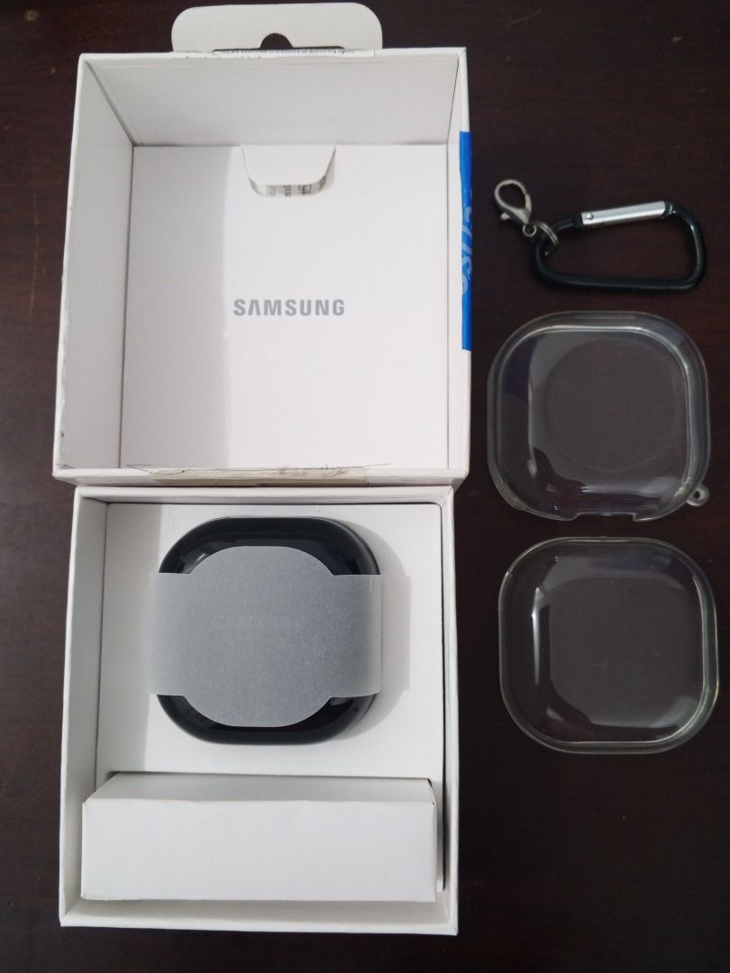 SAMSUNG Galaxy Buds Live (Category: Earphones) located in Rizal. Submitted by johnlorenz44276 (Listing ID 1447051902, Image 2). Description: This Galaxy Buds Live is perfectly working. Used this thrice and kept it. Bought this from Abenson. The box, paper works, and the accessories are still inside and haven't been used. This includes the buds live case i bought..