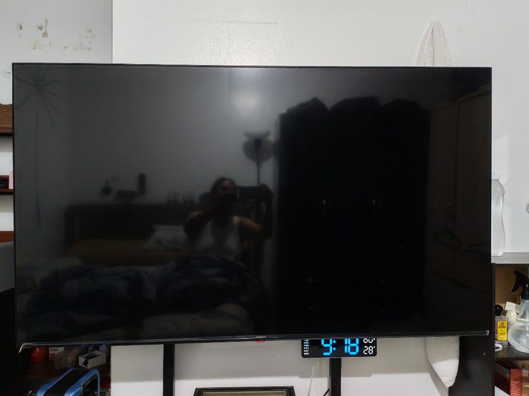 devant smart tv (Category: TV) located in Makati City. Submitted by lalaineca15693 (Listing ID 1447049030, Image 3). Description: devant 55' smart tv.