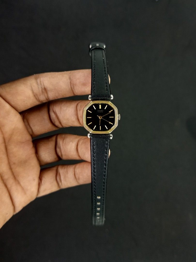 SEIKO 1421-5330 ORIGINAL (Kategori: Jam Tangan Wanita) berada di Bogor. Dikirim oleh origamiring_vintage_watch (ID iklan 1447074740, Gambar 2). Deskripsi: SEIKO 1421-5330 QUARTZ Berfungsi normal Diameter jam 22 mm Strap am Water resistant belum di test Kaca baret Hanya jam saja 300.000 Belum ongkir Barang bekas pasti ada lecet Teliti sebelum membeli,zoom foto sampai yakin Barang yang dikirim sesuai foto dan deskripsi Dipacking aman pakai kardus d