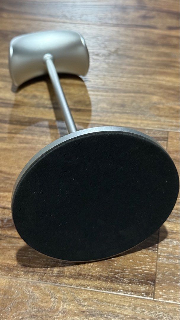 Silver Headphone Stand497543298543800321