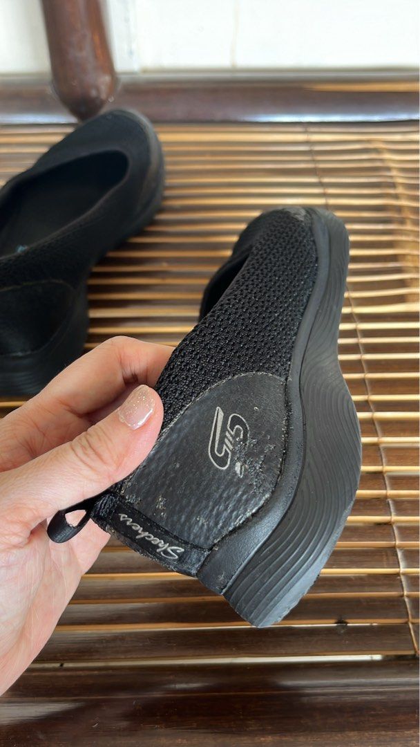 Skechers sepatu (Kategori: Sepatu Wanita) berada di Bekasi. Dikirim oleh silvio.shop (ID iklan 1446968785, Gambar 3). Deskripsi: Baru di spa Siap pke Beli dlu harga 800an Net no tawar.
