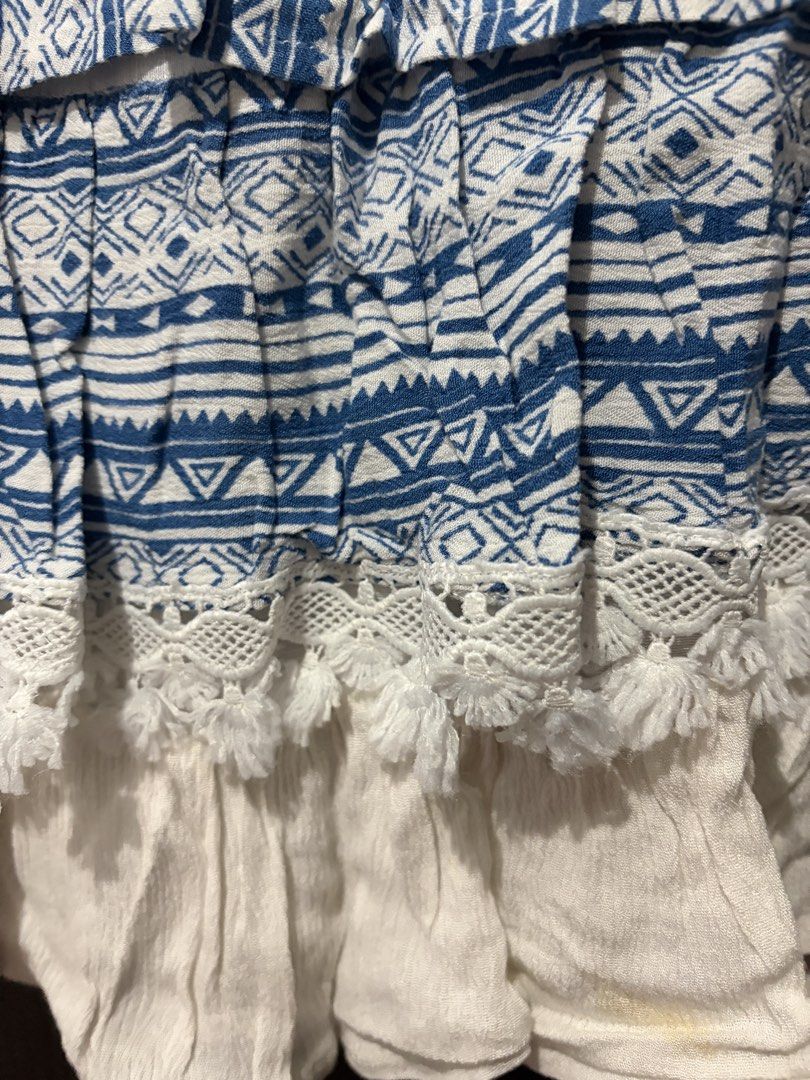 Sleeveless Boho Peplum Beach Top (Category: Sleeveless) located in Taguig. Submitted by won_eeee (Listing ID 1447099811, Image 3). Description: - Size small to medium - Sleeveless - Convenient keyhole closure at the back - Ideal for casual outings or beach vacations.