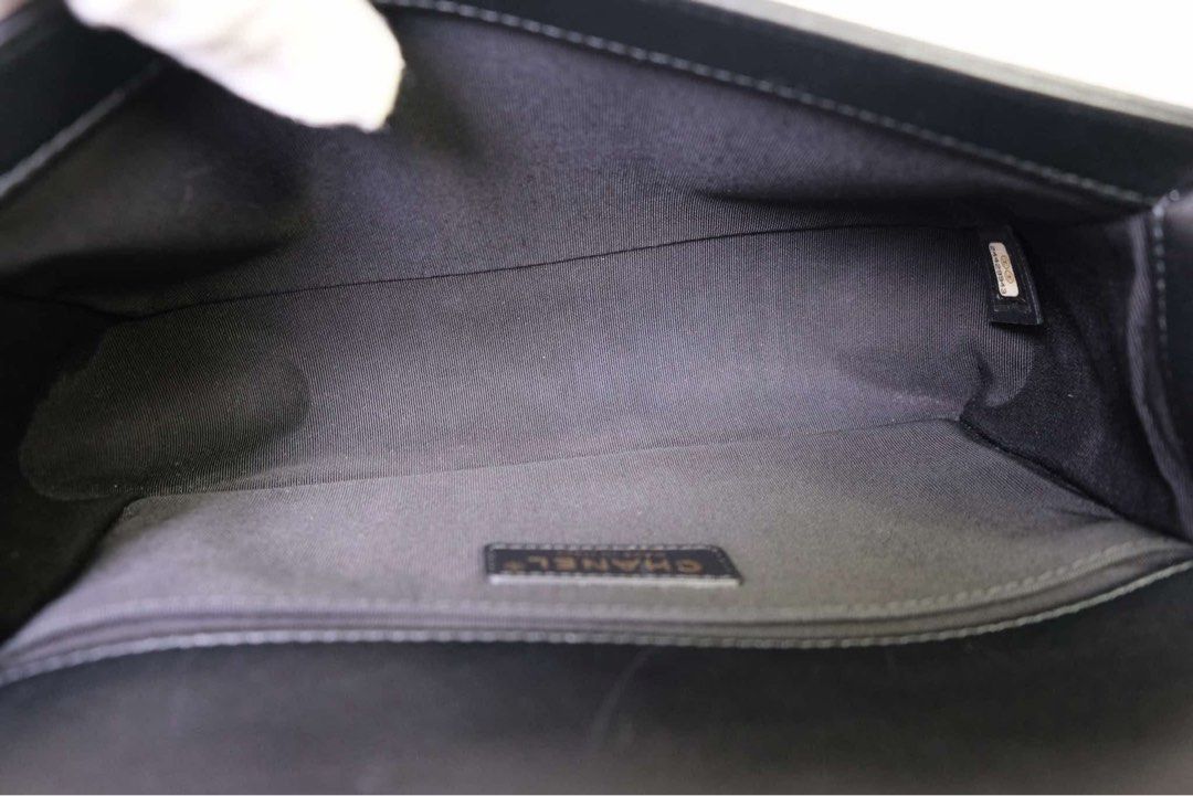 Small size (Category: Luxury Bags & Wallets) located in Manila. Submitted by chacloset26 (Listing ID 1446922152, Image 3). Description: Complete inclusion and with entrupy certificate.