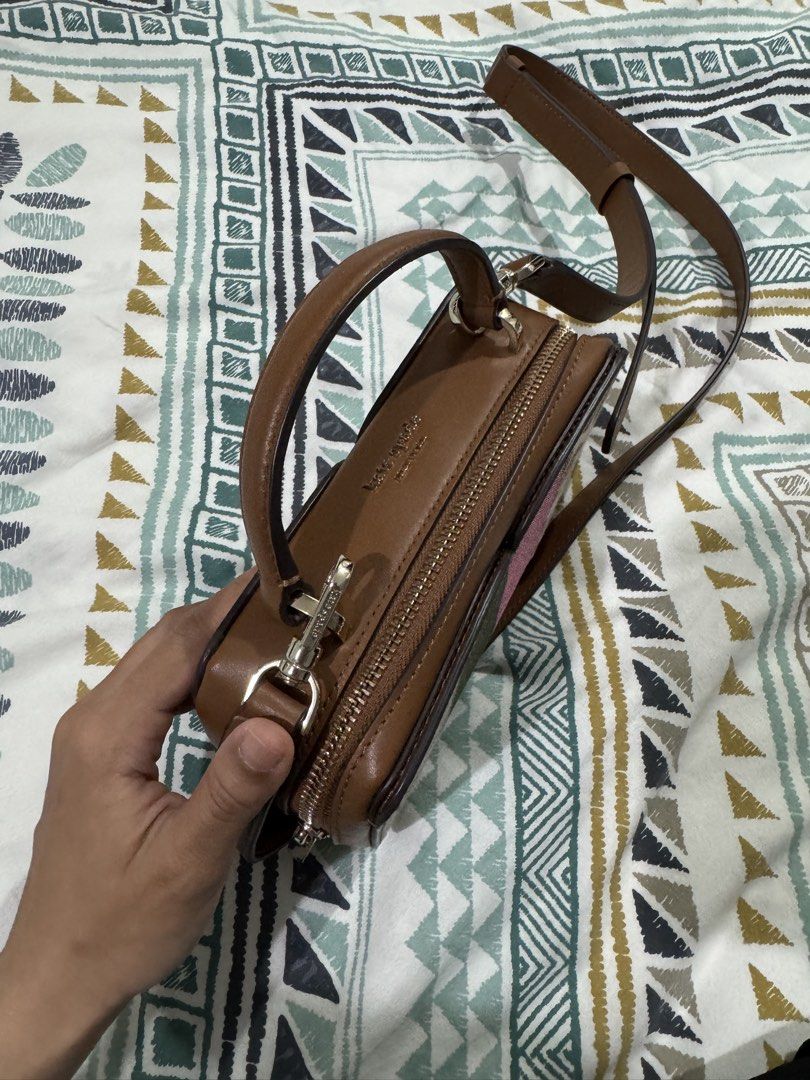 Kate Spade Flower Jacquard Stripe Mini Vanity Bag (Category: Accessories) located in Kuala Lumpur. Submitted by wilddragon-8dd3 (Listing ID 1447063818, Image 2). Description: .