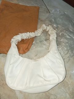 (Kategori: ) berada di . Dikirim oleh preloved_bychella (ID iklan 1446972958, Gambar 1). Deskripsi: .
