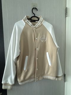 (Category: ) located in . Submitted by 157cm._.short (Listing ID 1446975524, Image 1). Description: .