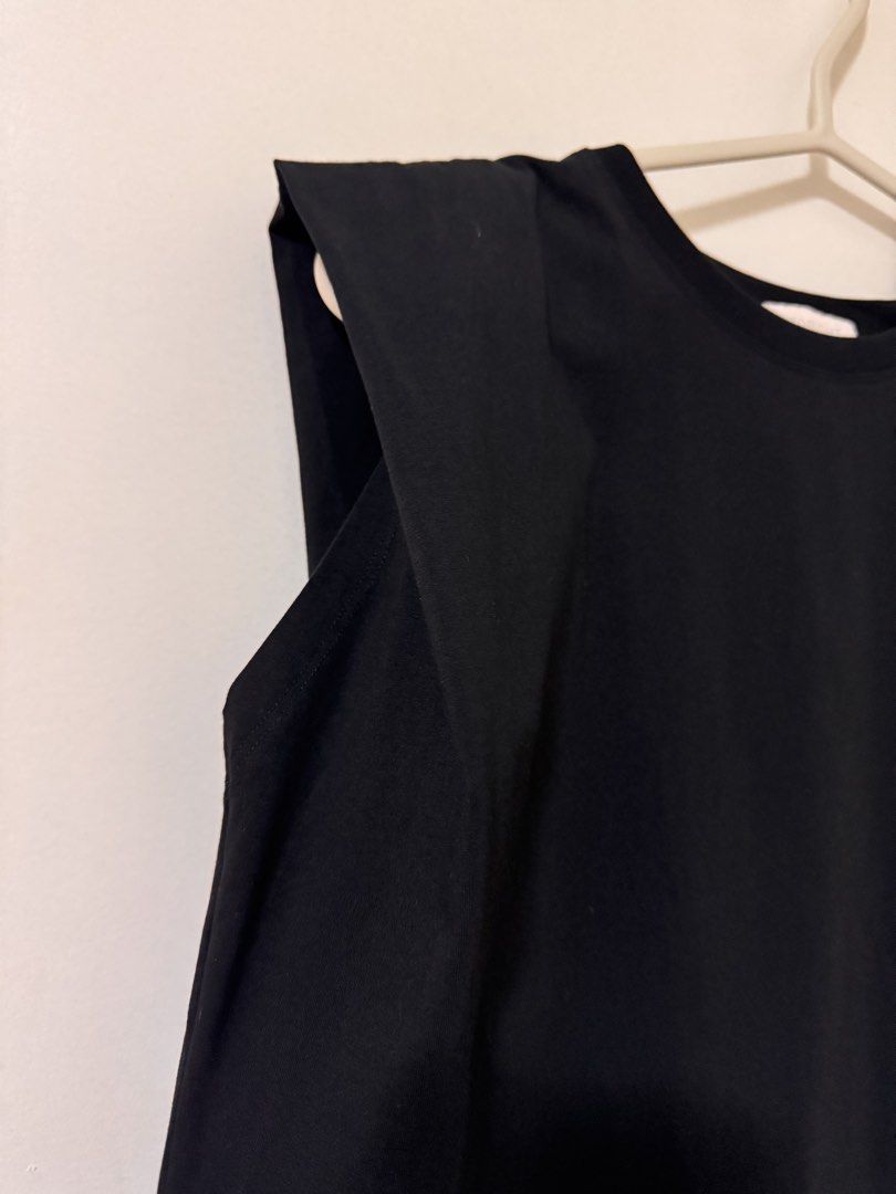 Toright Womens Sleeveless Shirt (Category: Shirts) located in Mandaluyong City. Submitted by axos723 (Listing ID 1447069611, Image 3). Description: ➡️Please read item description carefully below (click read more 👇) ➡️Item is AVAILABLE ➡️Guaranteed 💯 %Authentic ➡️1-Day Reservation only ➡️First to pay gets the item ➡️For SURE BUYERS only please. -Price: P 200+SF -Brand:Toright -Size: Small -Color: Black (Color may vary due to lighting and phone s