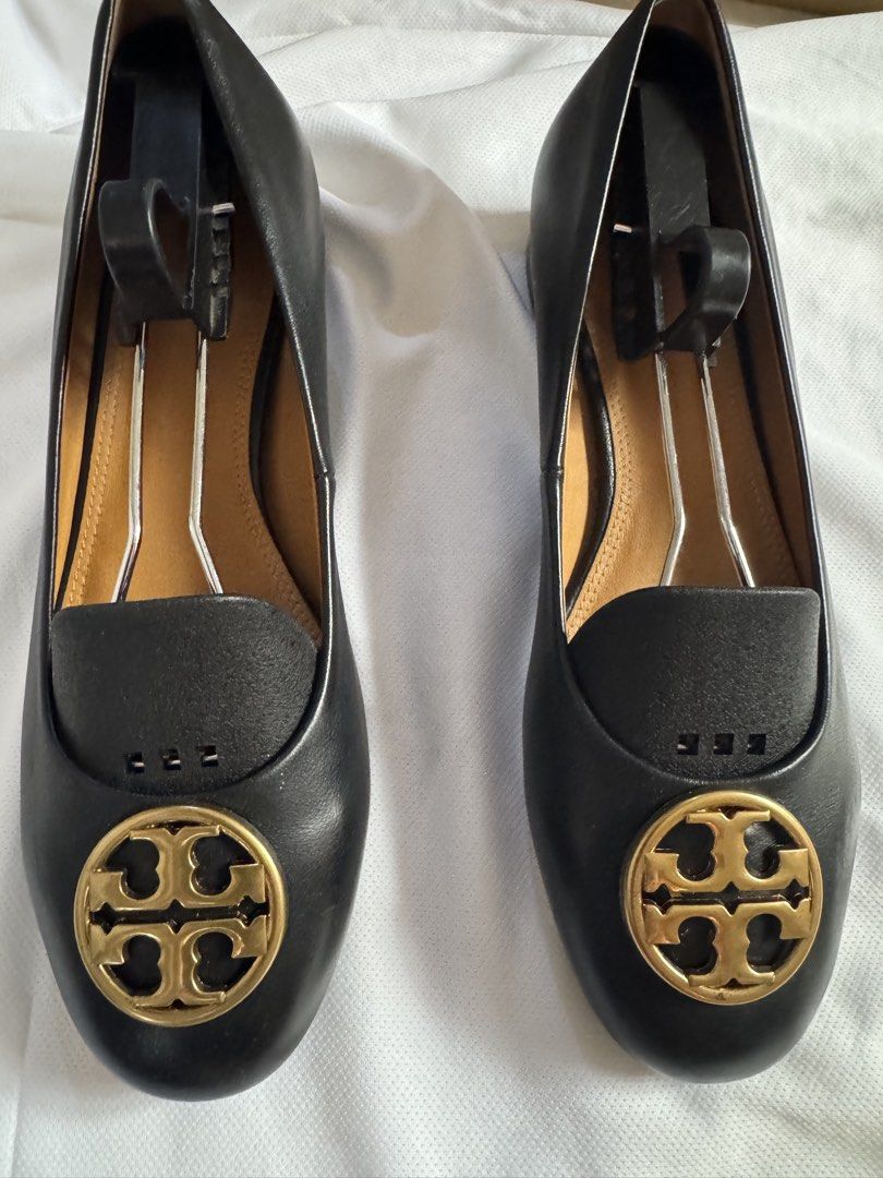 Tory Burch (Category: Flats & Sandals) located in Quezon City. Submitted by manncier (Listing ID 1446986782, Image 2). Description: .