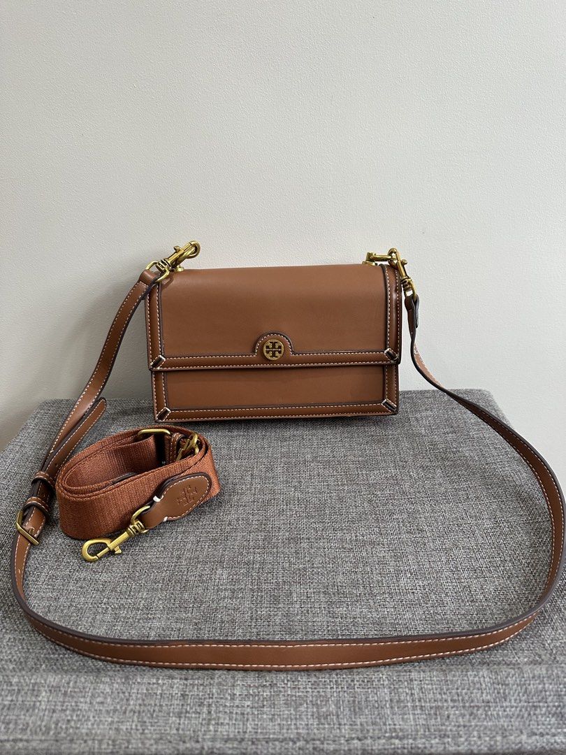 Tory Burch T Monogram Leather Shoulder Bag (Category: Luxury Bags & Wallets) located in Baguio. Submitted by .daryl (Listing ID 1446981257, Image 1). Description: 5.5 inches height 9 inches width 2.5 inches base.