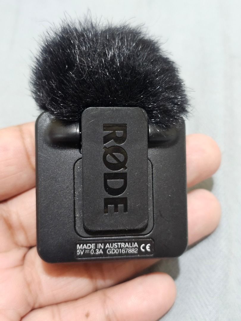 TRANSMITTER WIRELESS Røde GO II (Category: Microphones) located in Manila. Submitted by yatskiex2026 (Listing ID 1447081737, Image 2). Description: Original wireless go ii replacement transmitter for only 3900 php fully working without issue meetup or via lalamove caloocan sm grand monumento.