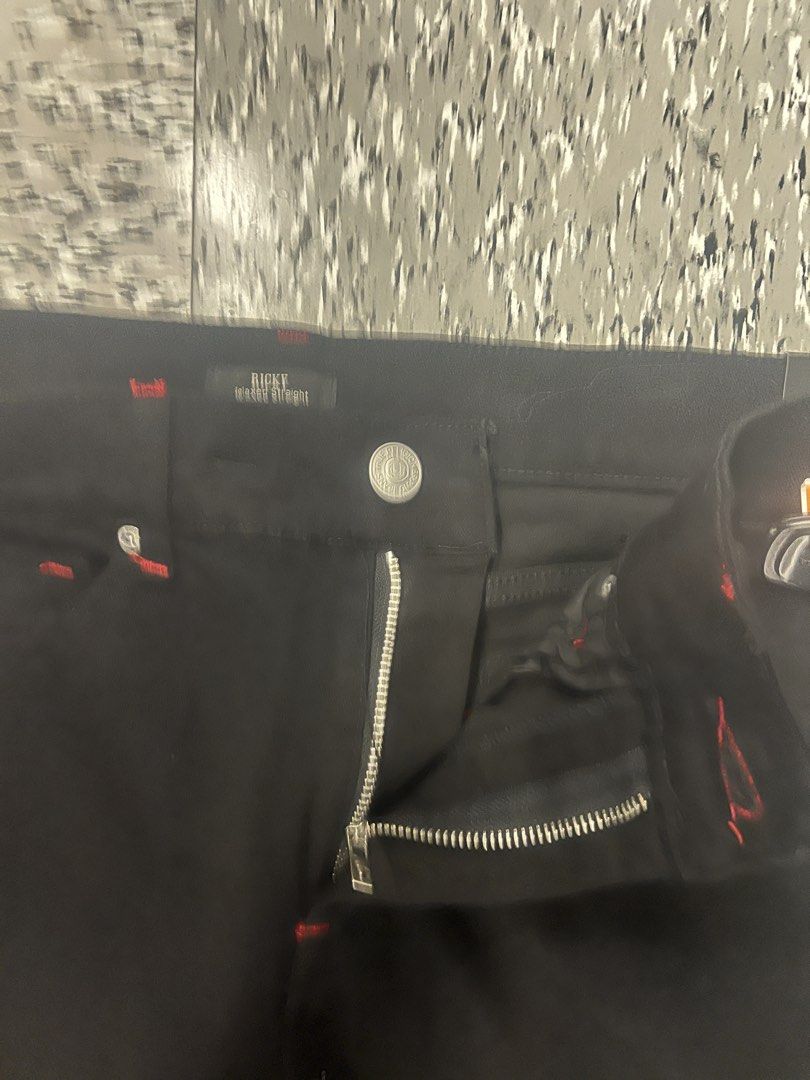 True Religion (Category: Jeans) located in Lucena. Submitted by zhildaze (Listing ID 1446920669, Image 3). Description: True Religion Pants Size 34 Excellent As new .