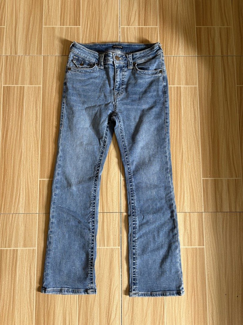 True religion y2k flared jeans 27-28 (Category: Jeans) located in General Santos City (Dadiangas). Submitted by amara_preloved (Listing ID 1446926293, Image 2). Description: .