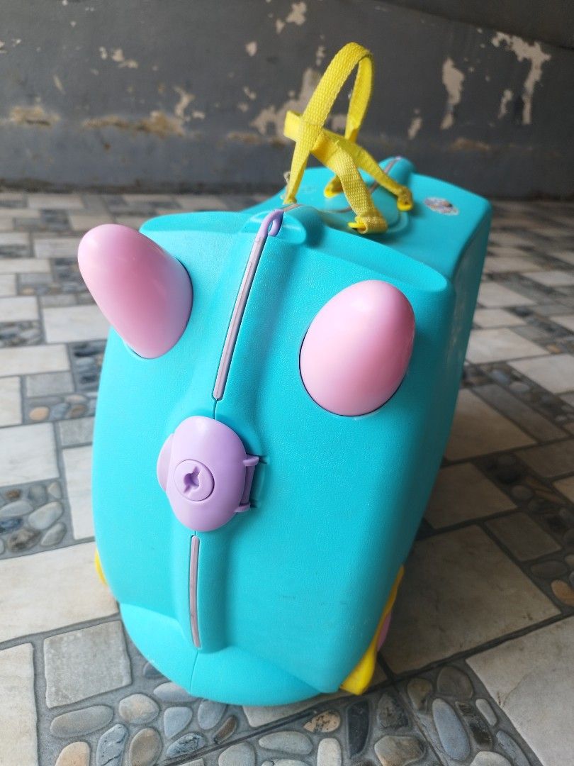 Trunki (Kategori: Orang Tua, Bayi & Anak - Lainnya) berada di Tangerang. Dikirim oleh my.lou (ID iklan 1446965456, Gambar 3). Deskripsi: Ambil sendiri / pick up / gosend. minusnya sesuai photo. minus tali, kunci dan ekor. ada gompel karet sedikit..