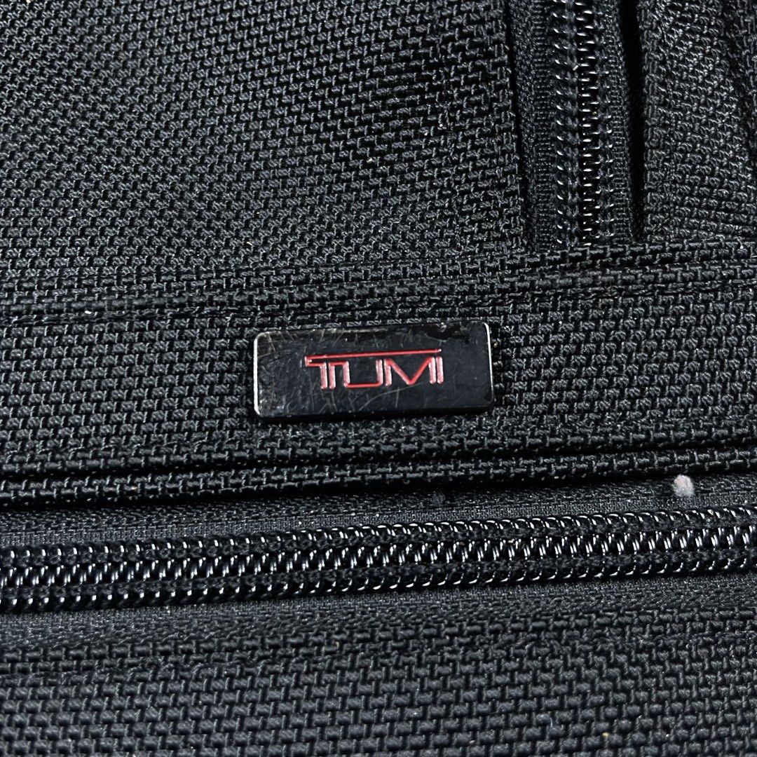 TUMI Alpha Series Slim Portfolio Briefcase (Category: Briefcases) located in Manila. Submitted by revise.ph_ (Listing ID 1447101029, Image 2). Description: TUMI Alpha Series Slim Portfolio Briefcase Made in CHINA Dimension Length/Height:12 Width:17 Side Width:2.5 issue:NONE Price:6,000 Free shipping via JNT.
