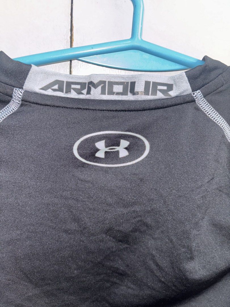 Under Armour Black Short Sleeve Compression T-Shirt (Category: Activewear) located in Pasig City. Submitted by timmybatoon (Listing ID 1446982115, Image 3). Description: Under Armour Heat Gear Compression Shirt (BLACK) Size on tag: XL Dimensions: 19inW x 25.5inL Price: 700 - Black Under Armour short sleeve shirt - Compression fit - Lightweight and breathable material - Ideal for workouts or layering - Under Armour logo on front and back - 'ARMOUR