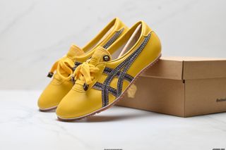 (Category: ) located in . Submitted by factory.shoes.outlet (Listing ID 1446918442, Image 1). Description: .
