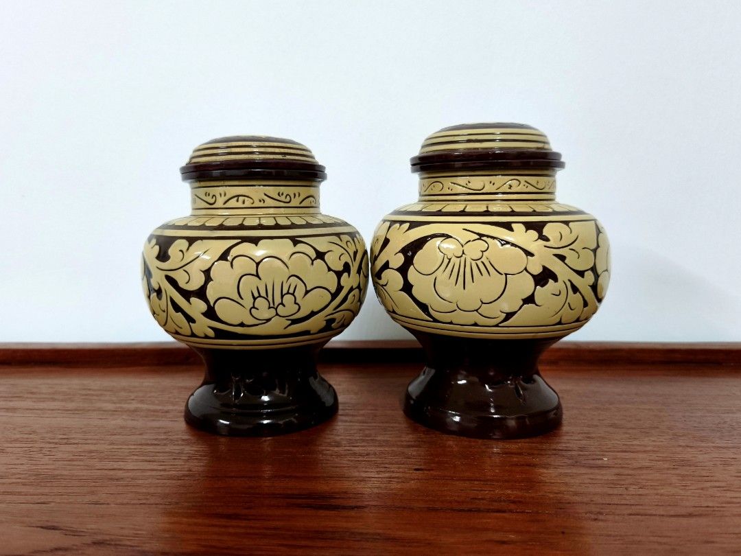 Vintage American Art Pottery Redware Slip Jar (Category: Vases & Decorative Bowls) located in Seremban. Submitted by mirandablox (Listing ID 1447031795, Image 1). Description: Suitable for collection or decoration. Price for 1pair excluding postage 🫡.
